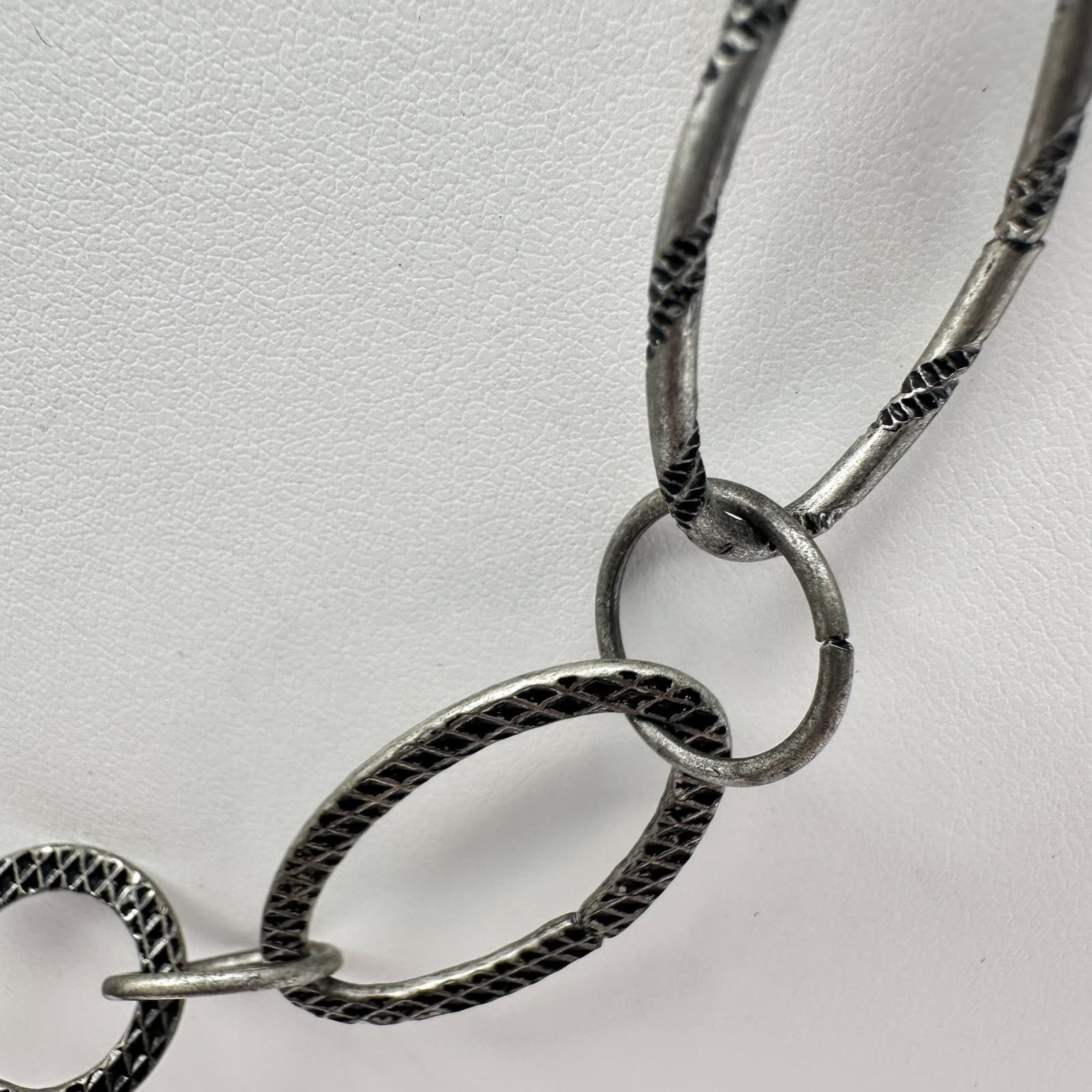 Vintage 90s Silver Tone Textured Link Statement Necklace Oval Chain Jewelry - Thumbnail 6