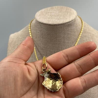 VTG Gold Tone Seashell Pendant Necklace Minimalist Coastal Charm Round Chain - Thumbnail 5