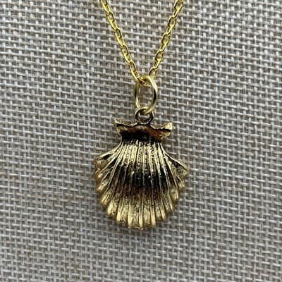 VTG Gold Tone Seashell Pendant Necklace Minimalist Coastal Charm Round Chain - Thumbnail 3