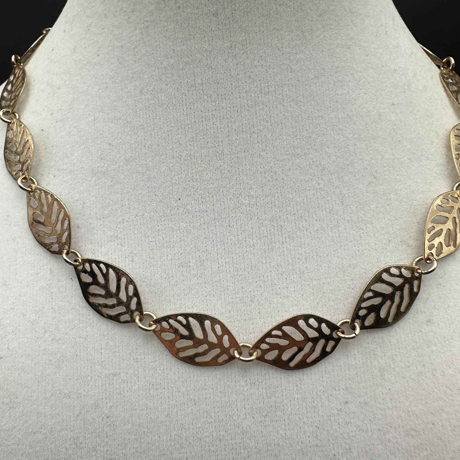 Vintage 90s Gold Tone Cutout Leaf Link Choker Necklace Boho Nature Style Jewelry - Thumbnail 3