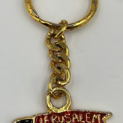 VTG Jerusalem Menorah Keychain Red Enamel Gold Tone Judaica Souvenir Key Ring - Thumbnail 4