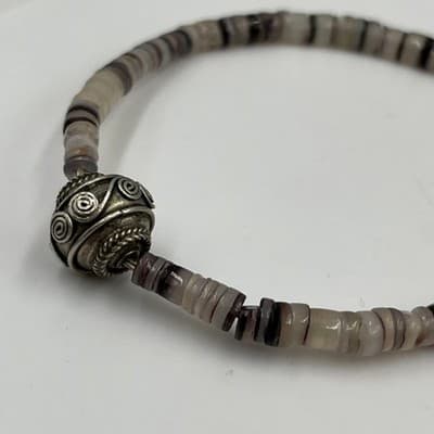 VTG Neutral Banded Stone Heishi Beaded Bracelet w/ Ornate Silver-Tone Focal Bead - Thumbnail 3