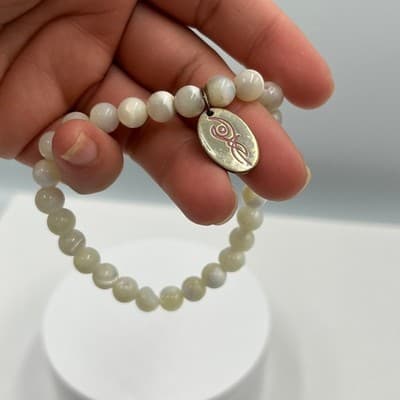 Vintage Cream Beaded Stretch Bracelet w/ Pink Script Charm Minimalist Bohemian - Thumbnail 5