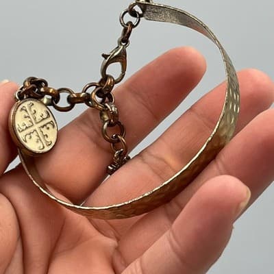 Vintage Hammered Gold Tone Bangle Bracelet w/ Charm Dangles Cross Medallion - Thumbnail 5