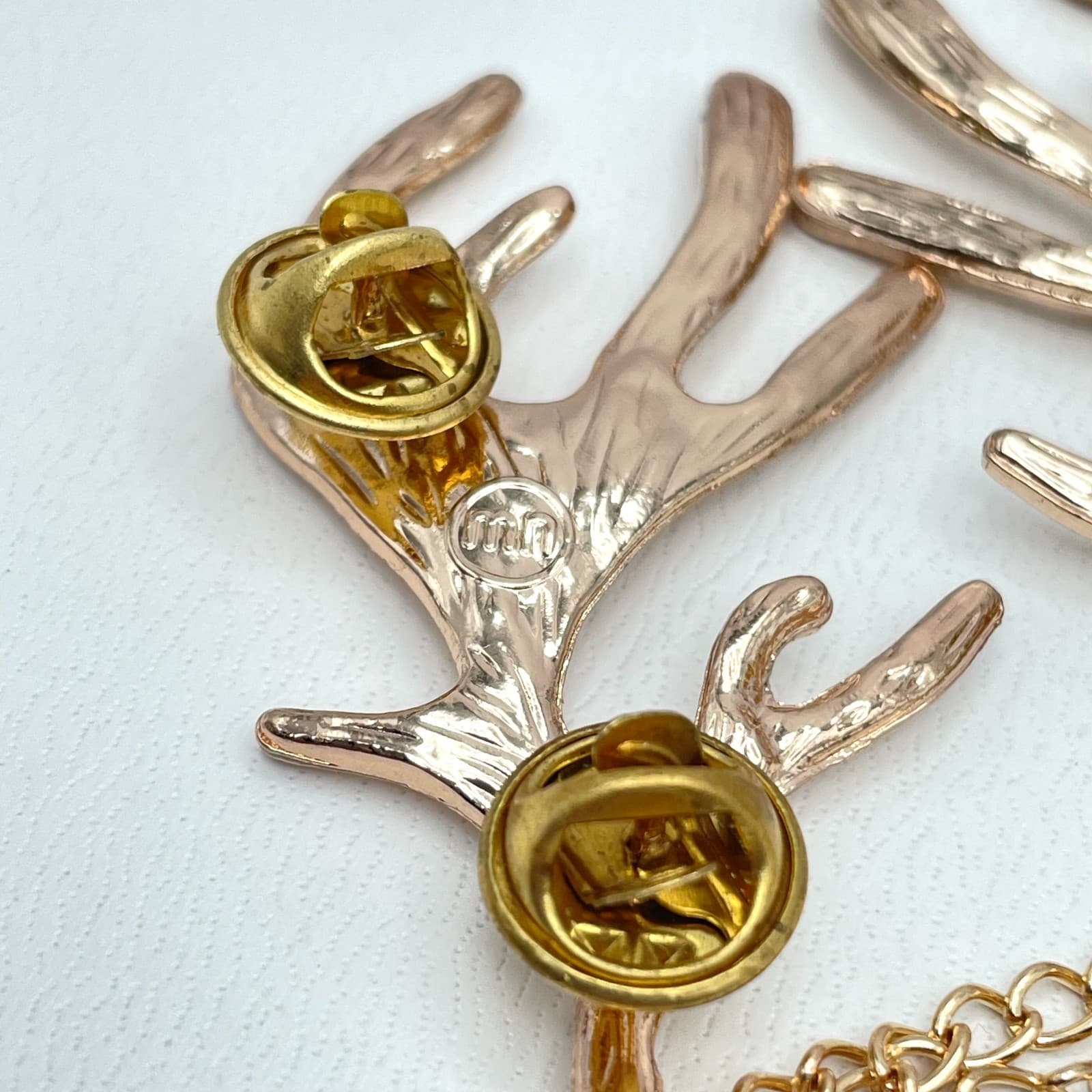 Y2K Gold-Tone Fashion Classic Curb Link Chain Reindeer Head Antler Collar Pins - Thumbnail 5
