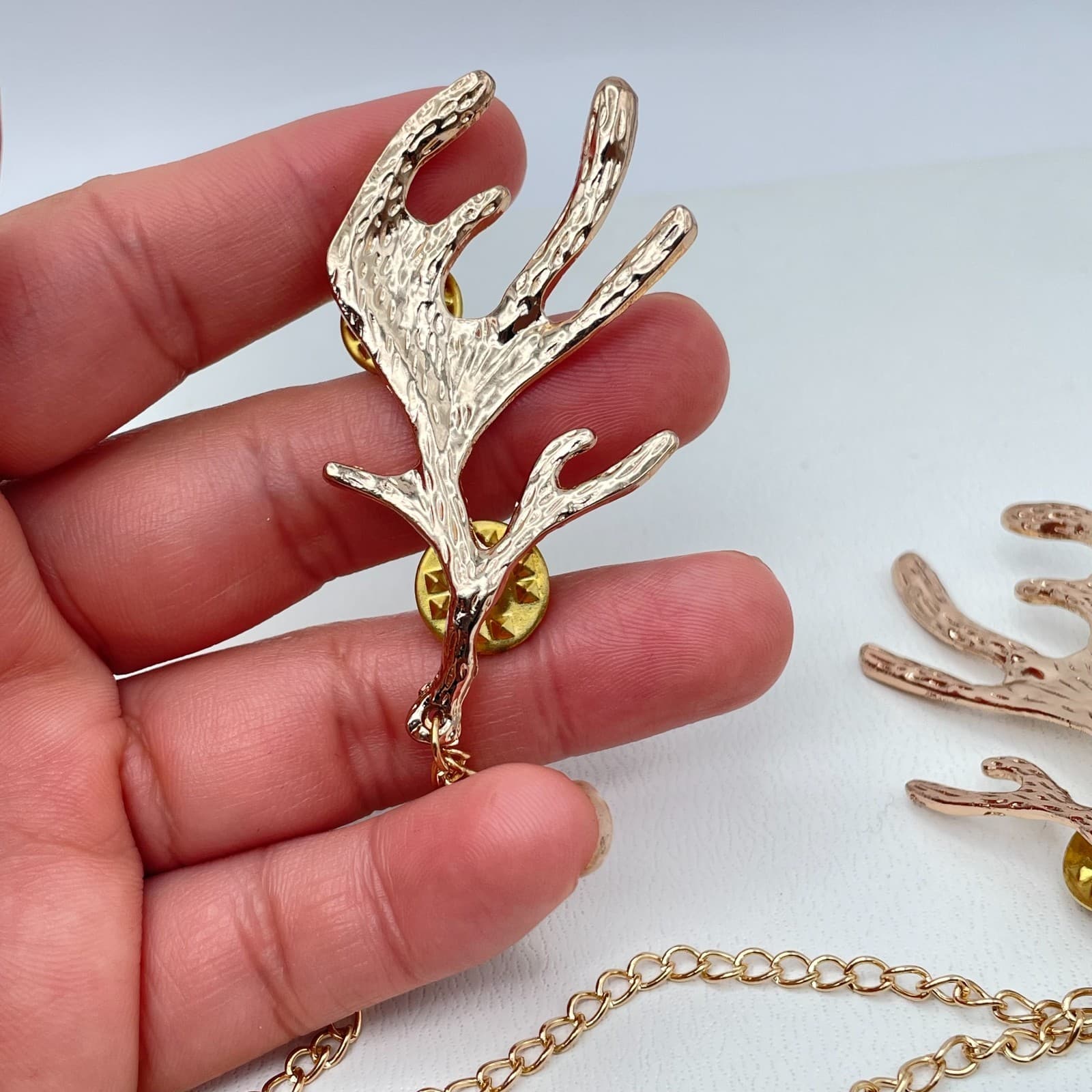 Y2K Gold-Tone Fashion Classic Curb Link Chain Reindeer Head Antler Collar Pins - Thumbnail 7