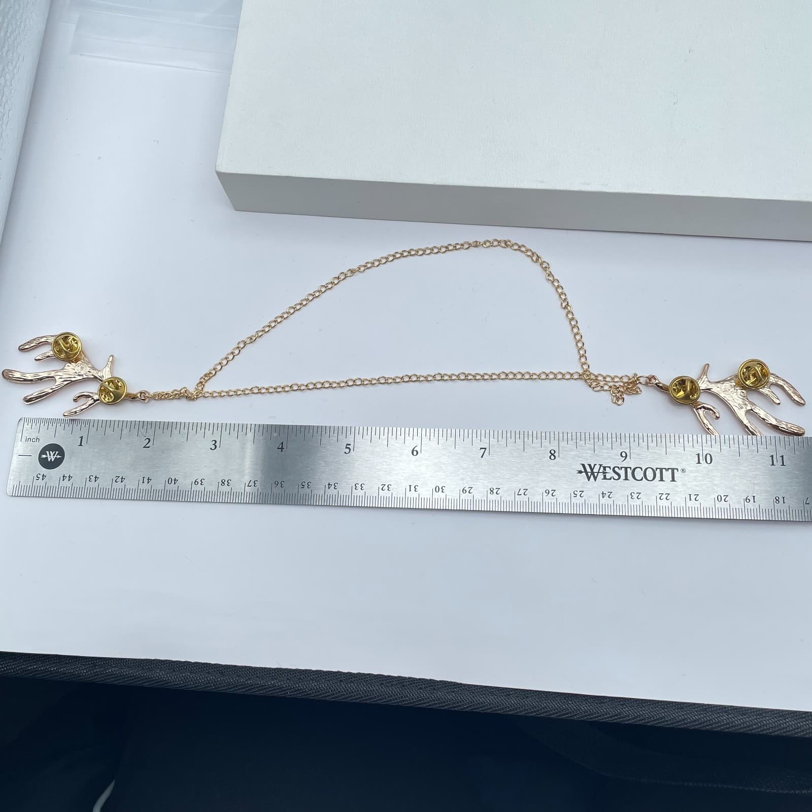 Y2K Gold-Tone Fashion Classic Curb Link Chain Reindeer Head Antler Collar Pins - Thumbnail 3