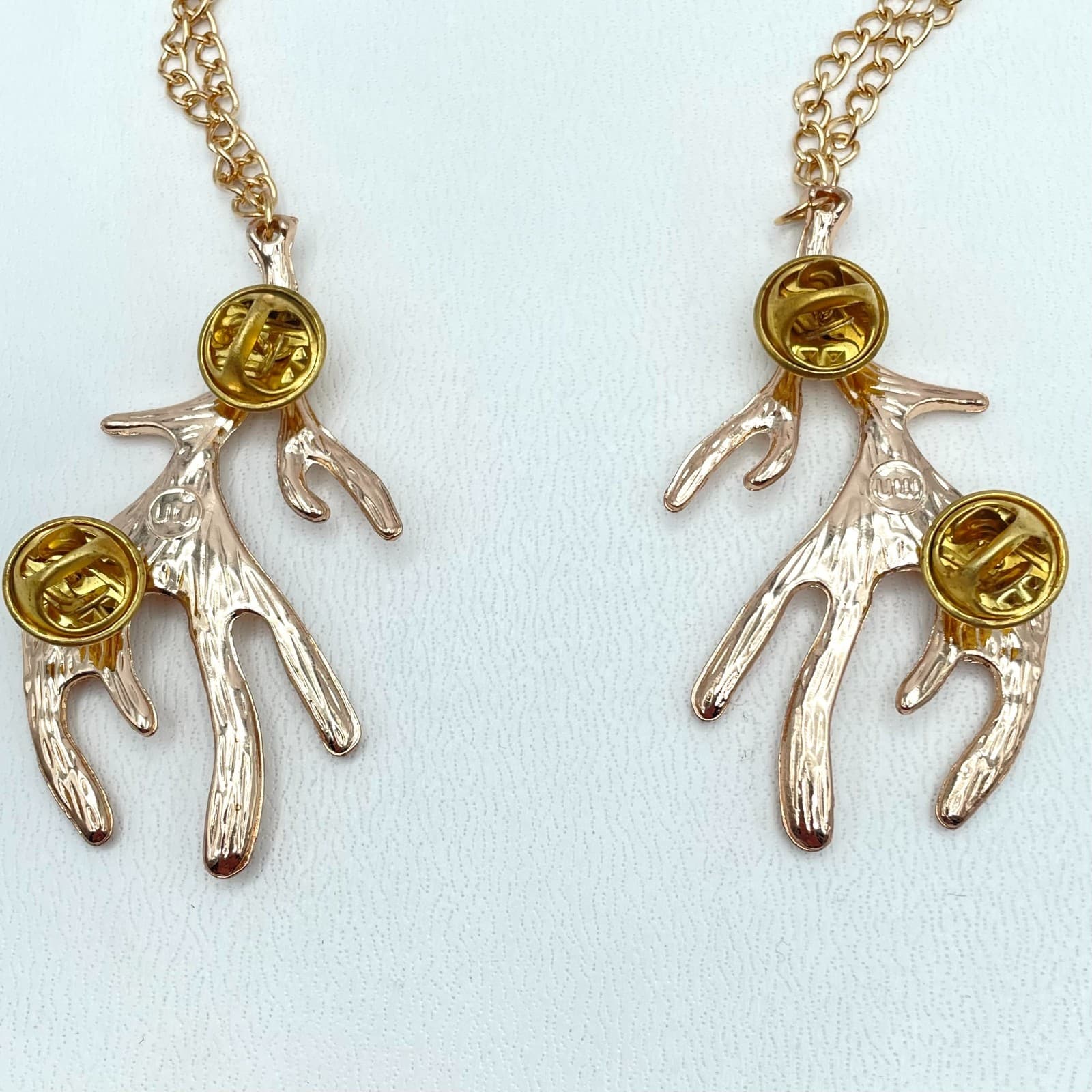 Y2K Gold-Tone Fashion Classic Curb Link Chain Reindeer Head Antler Collar Pins - Thumbnail 2