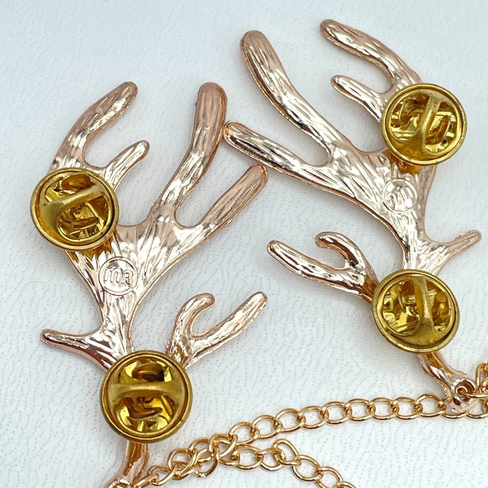 Y2K Gold-Tone Fashion Classic Curb Link Chain Reindeer Head Antler Collar Pins - Thumbnail 4