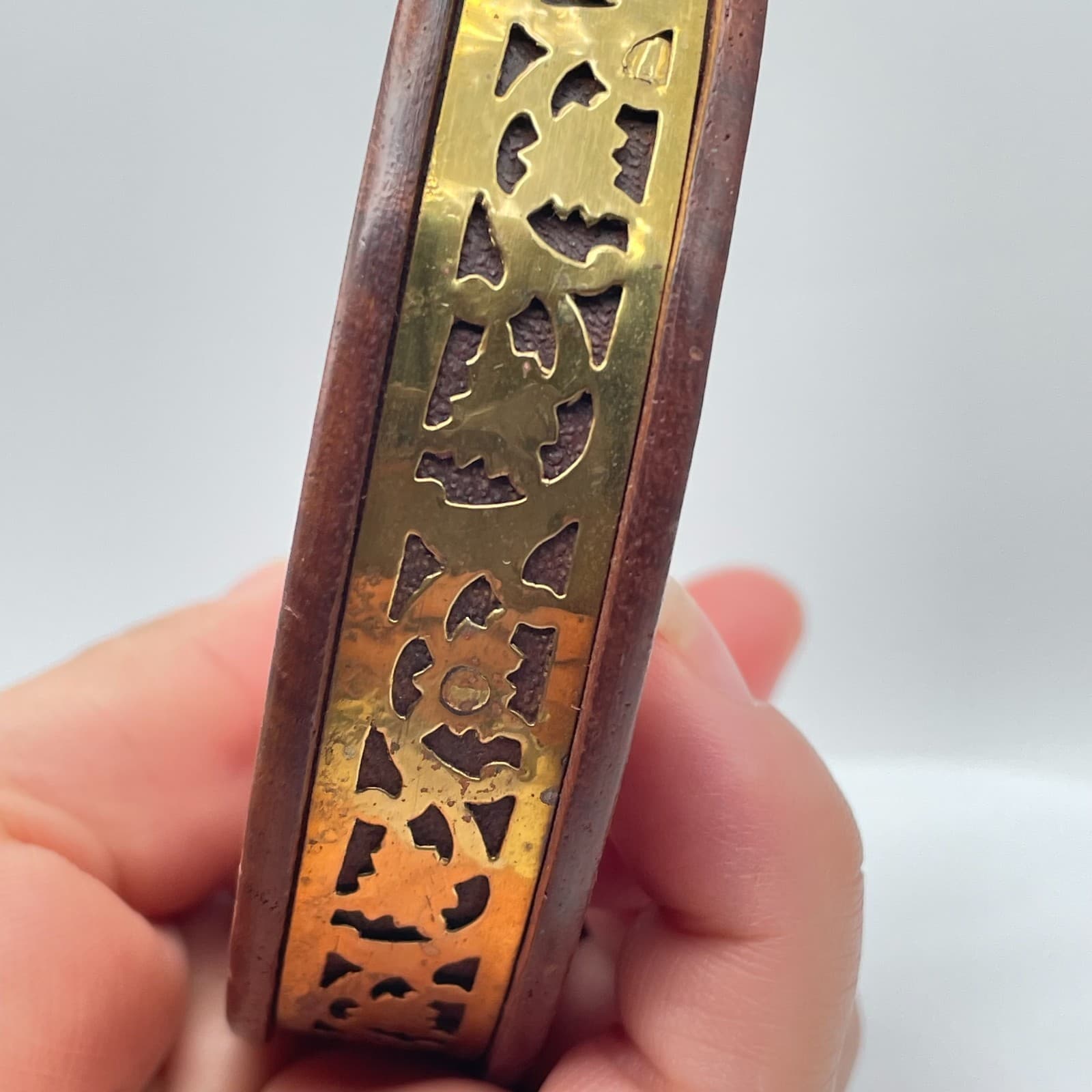 Vintage Gold-Tone Safari Classic Boho Wood Floral Filigree Bangle Bracelet - Thumbnail 5