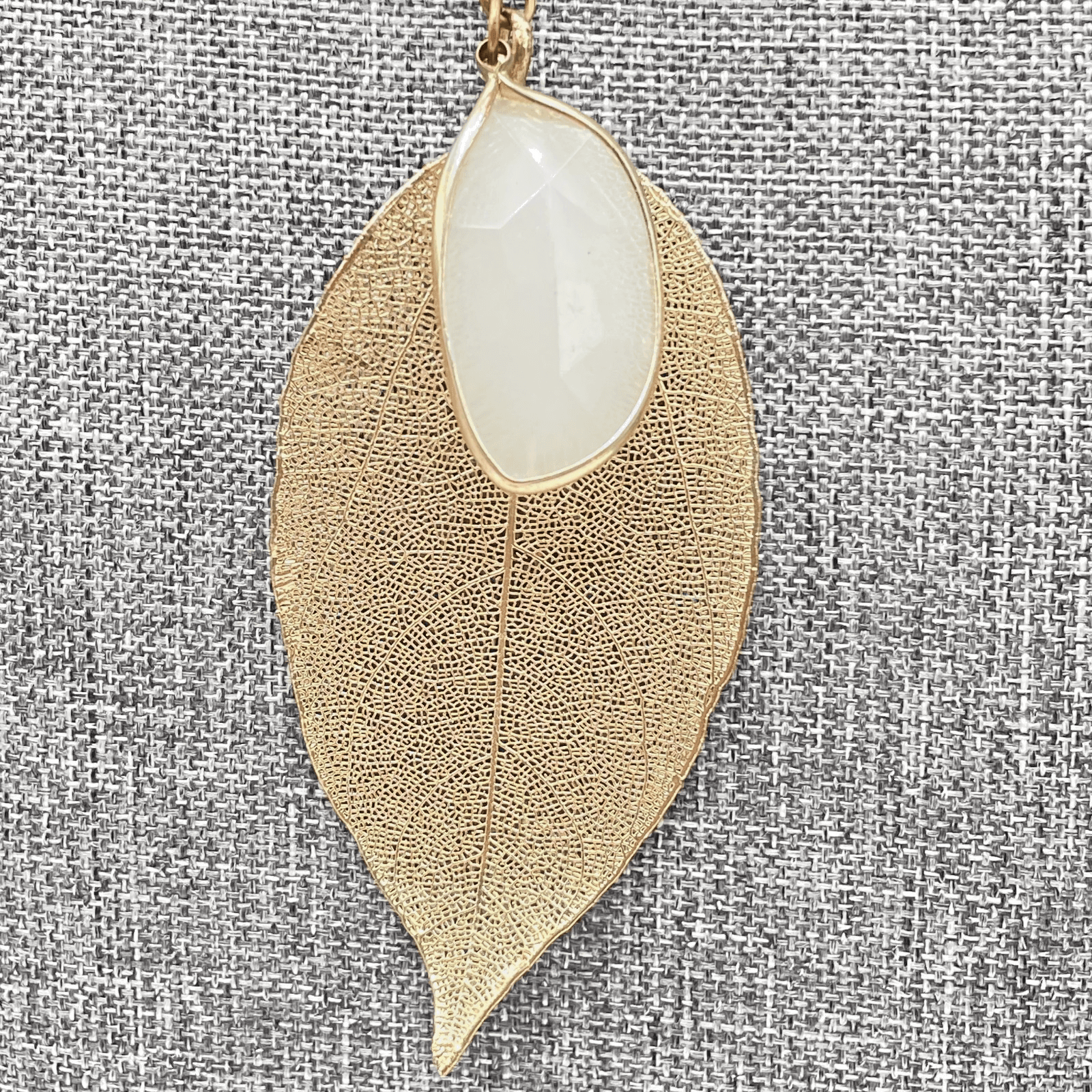 Nature-Inspired Gold-Tone Bezel Faceted Marble Leaf Shaped Pendant Necklace - Image 1