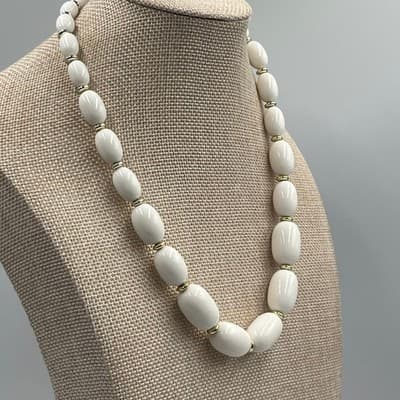 Vintage White Oval Bead Necklace Gold Tone Spacers Classic Minimalist Strand - Thumbnail 4