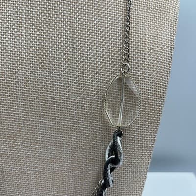 VTG Black Silver Textured Link Necklace Long Chain Clear Acrylic Accent Modern - Thumbnail 3