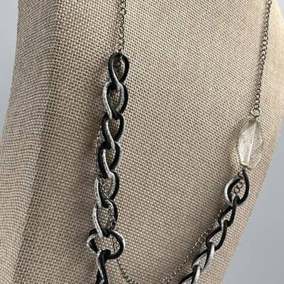 VTG Black Silver Textured Link Necklace Long Chain Clear Acrylic Accent Modern - Thumbnail 5