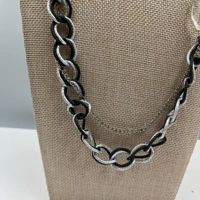 VTG Black Silver Textured Link Necklace Long Chain Clear Acrylic Accent Modern - Thumbnail 8