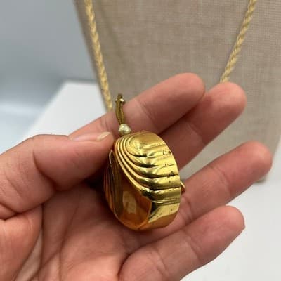 Vintage Avon Gold Tone Long Rope Chain Scalloped Locket Pendant Necklace 24" - Thumbnail 5