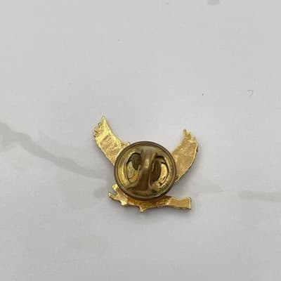 VTG Eagle Hawk Lapel Pin Gold Tone Wings Textured Flying Bird Brooch Tie Tack - Thumbnail 4