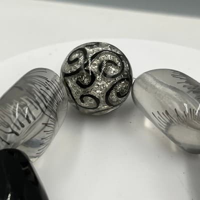 Vintage Chunky Stretch Bracelet Glass Beads Black Faceted & Silver Swirl Accent - Thumbnail 3