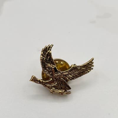 VTG Eagle Hawk Lapel Pin Gold Tone Wings Textured Flying Bird Brooch Tie Tack - Thumbnail 2