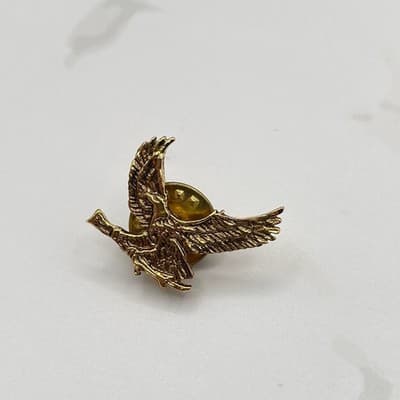 VTG Eagle Hawk Lapel Pin Gold Tone Wings Textured Flying Bird Brooch Tie Tack - Thumbnail 3
