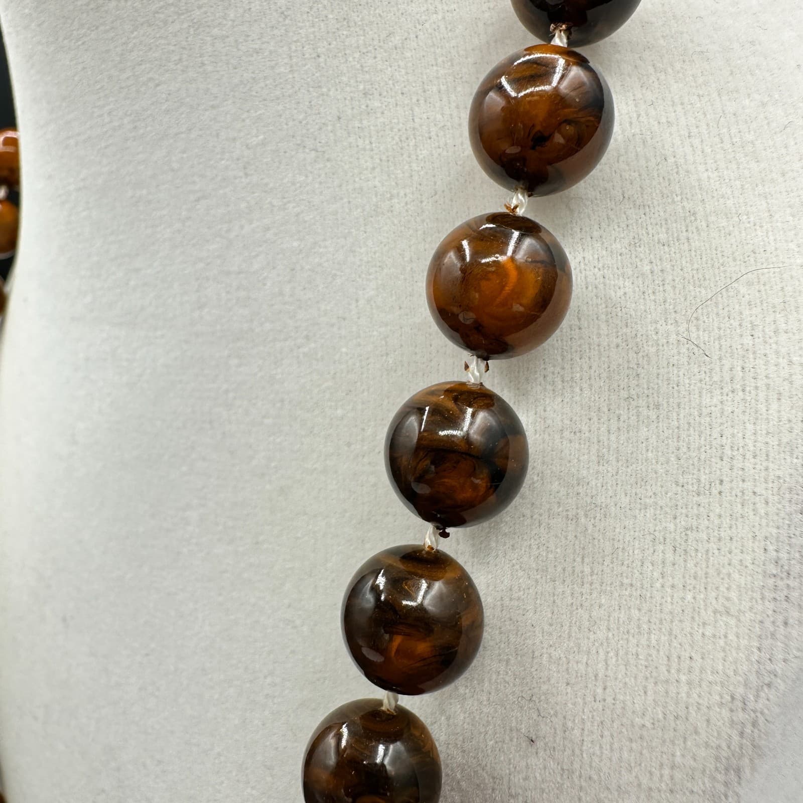 VTG 90s Amber Brown Swirl Acrylic Beaded Necklace Round Retro Classic Jewelry - Thumbnail 7