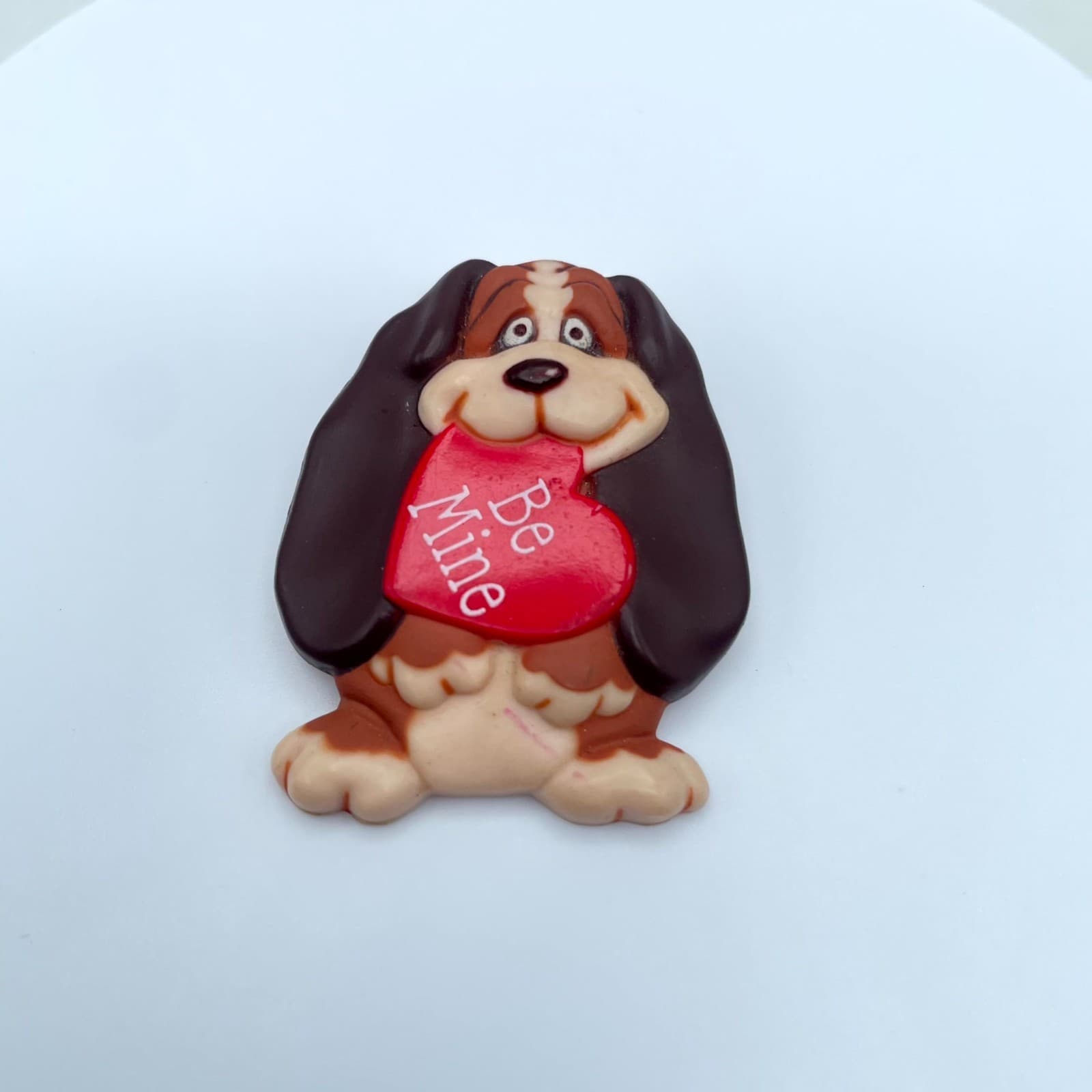 Vintage 1986 Hallmark Brown Red Heart Basset Hound Dog "Be Mine" Brooch Pin - Thumbnail 3