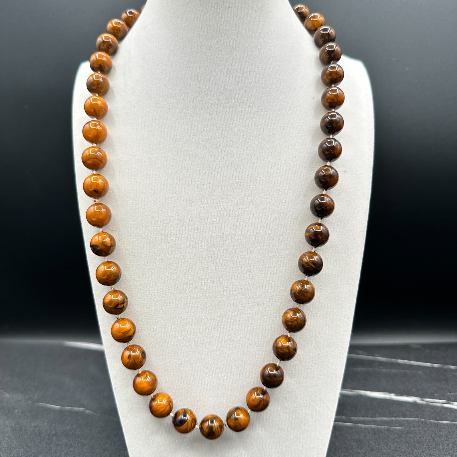 VTG 90s Amber Brown Swirl Acrylic Beaded Necklace Round Retro Classic Jewelry - Thumbnail 2