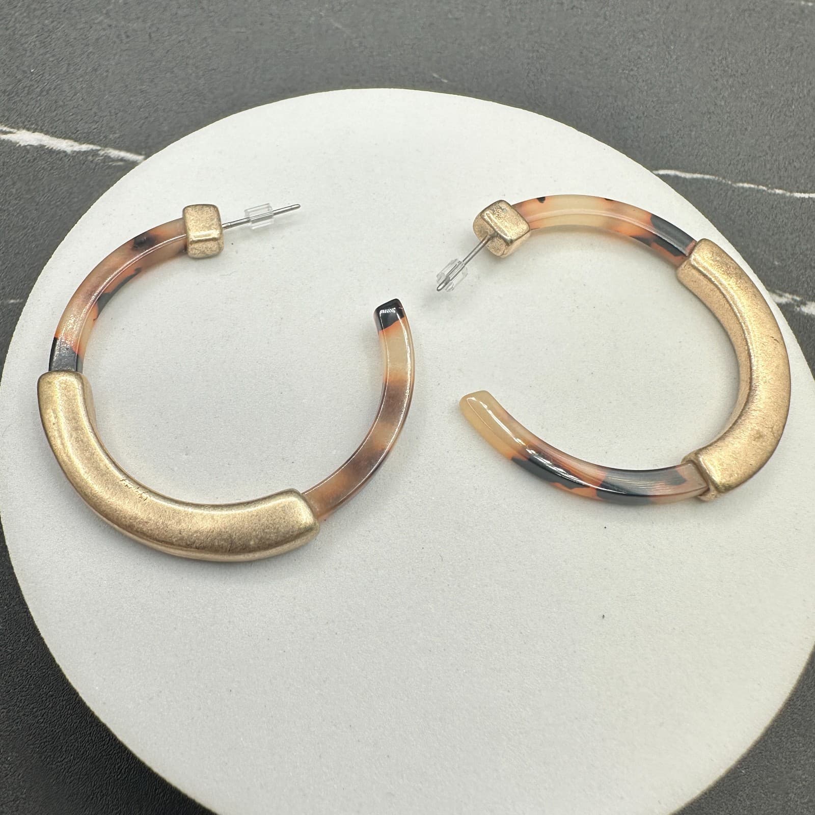 Vintage Tortoiseshell C Hoop Earrings Gold Tone Matte Resin Open Fashion Post - Thumbnail 8