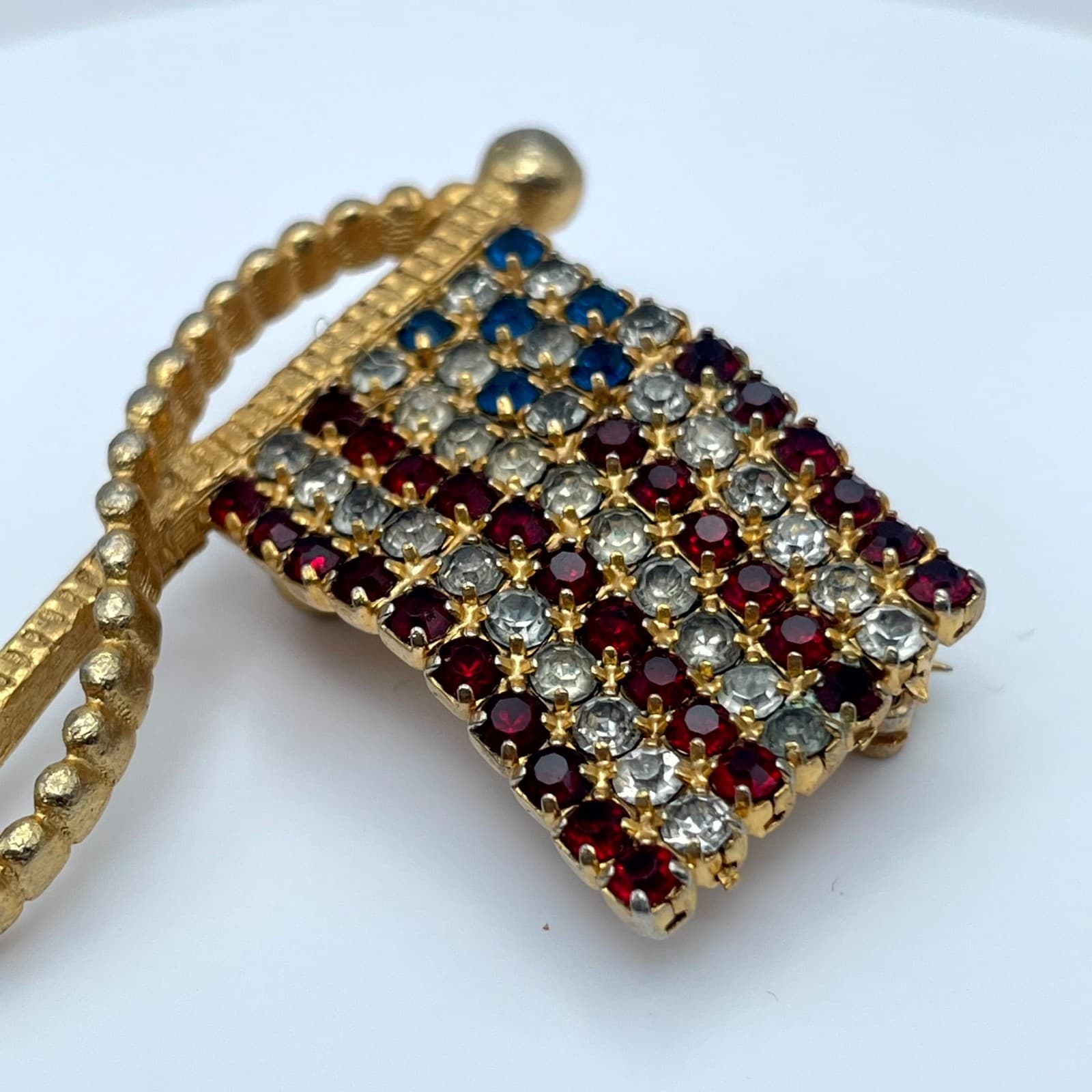 VTG Gold-Tone Patriotic Prong Faceted Rhinestone USA American Flag Brooch Pin - Thumbnail 7