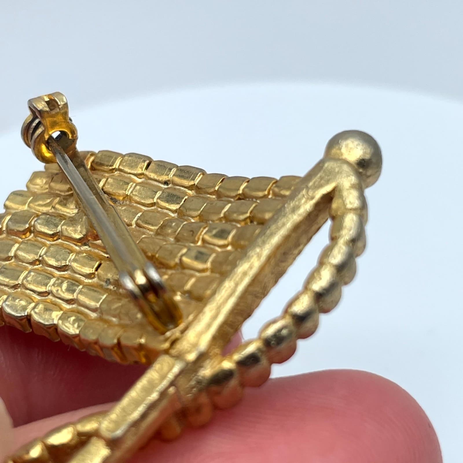 VTG Gold-Tone Patriotic Prong Faceted Rhinestone USA American Flag Brooch Pin - Thumbnail 8