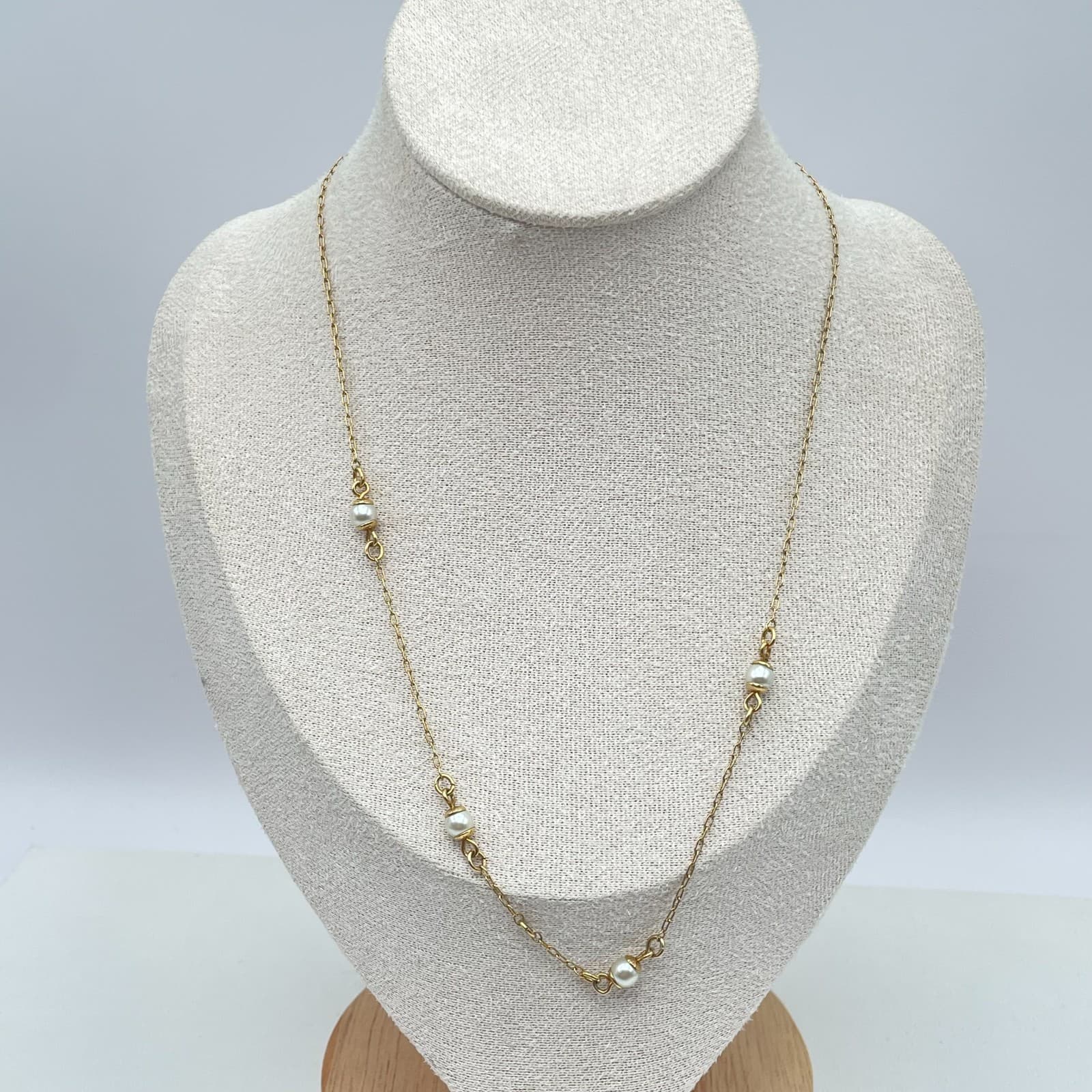 Nina Ricci Gold-Tone Oval Link Chain Spaced Freshwater Pearls Station Necklace - Thumbnail 2