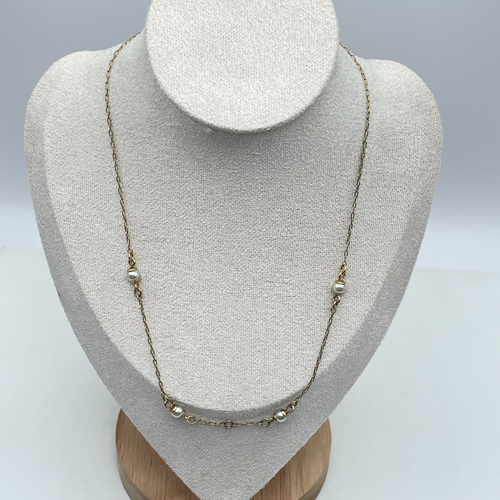 Nina Ricci Gold-Tone Oval Link Chain Spaced Freshwater Pearls Station Necklace - Thumbnail 4