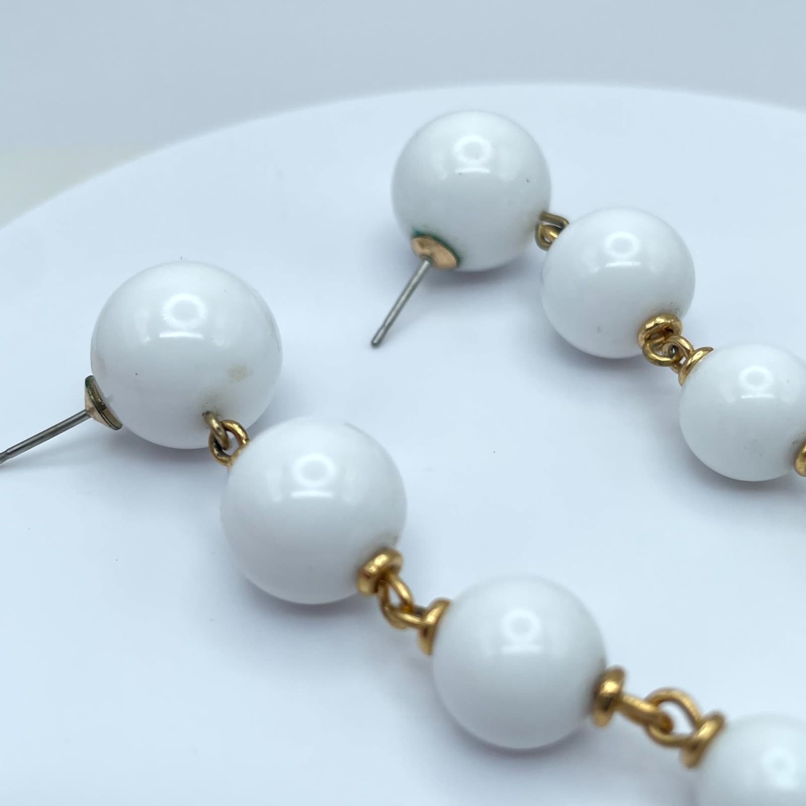 Vintage Gold-Tone White Graduated Design Lucite Ball Bead Charm Drop Earrings - Thumbnail 5