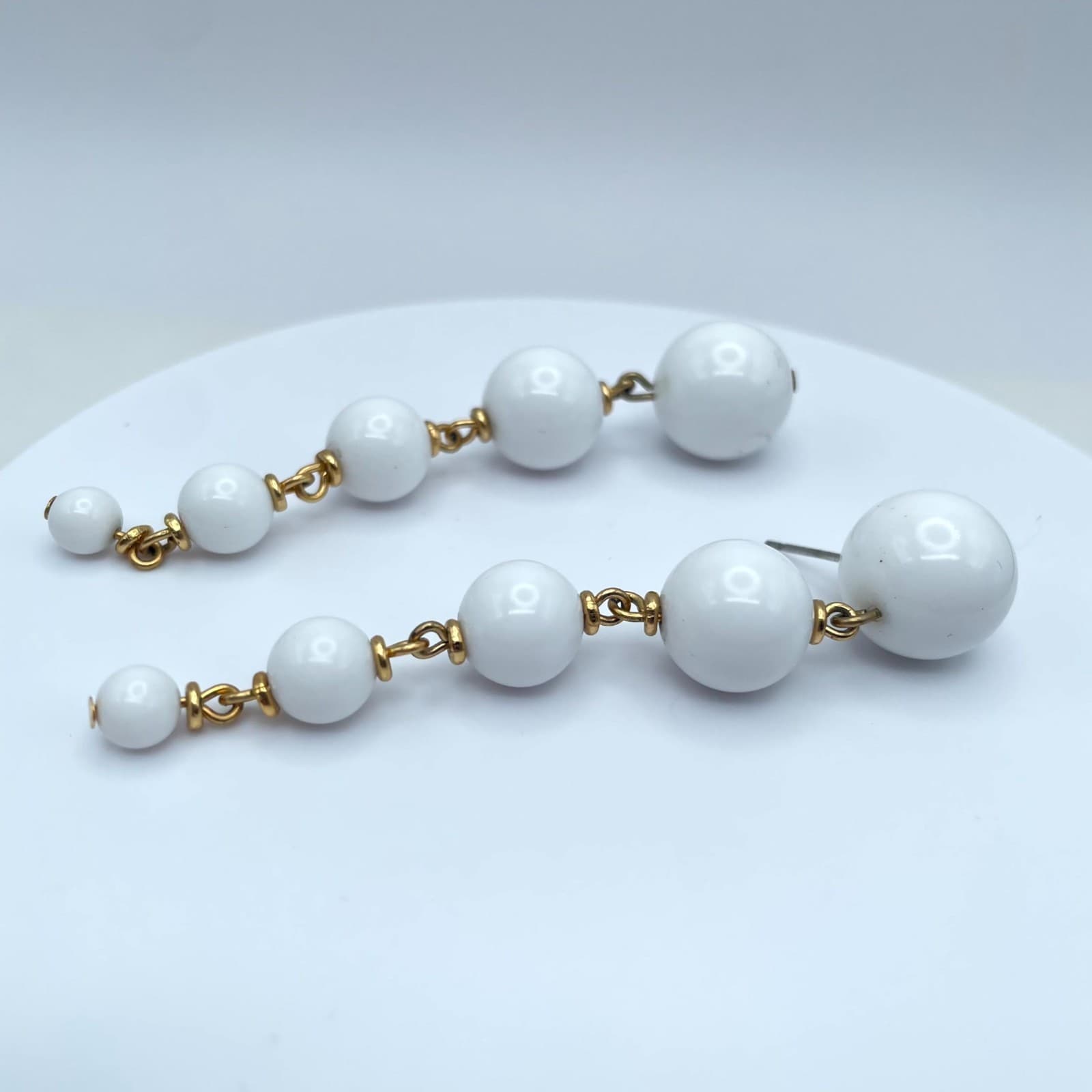 Vintage Gold-Tone White Graduated Design Lucite Ball Bead Charm Drop Earrings - Image 1