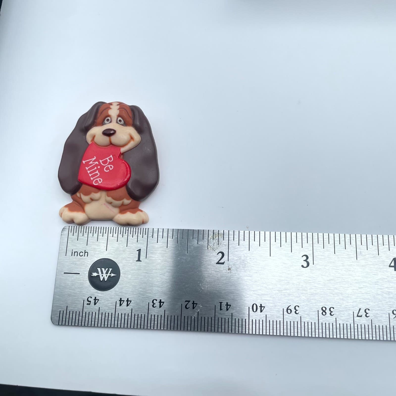 Vintage 1986 Hallmark Brown Red Heart Basset Hound Dog "Be Mine" Brooch Pin - Thumbnail 2