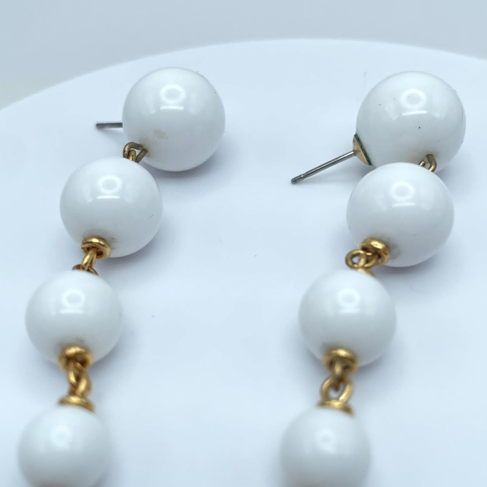 Vintage Gold-Tone White Graduated Design Lucite Ball Bead Charm Drop Earrings - Thumbnail 4