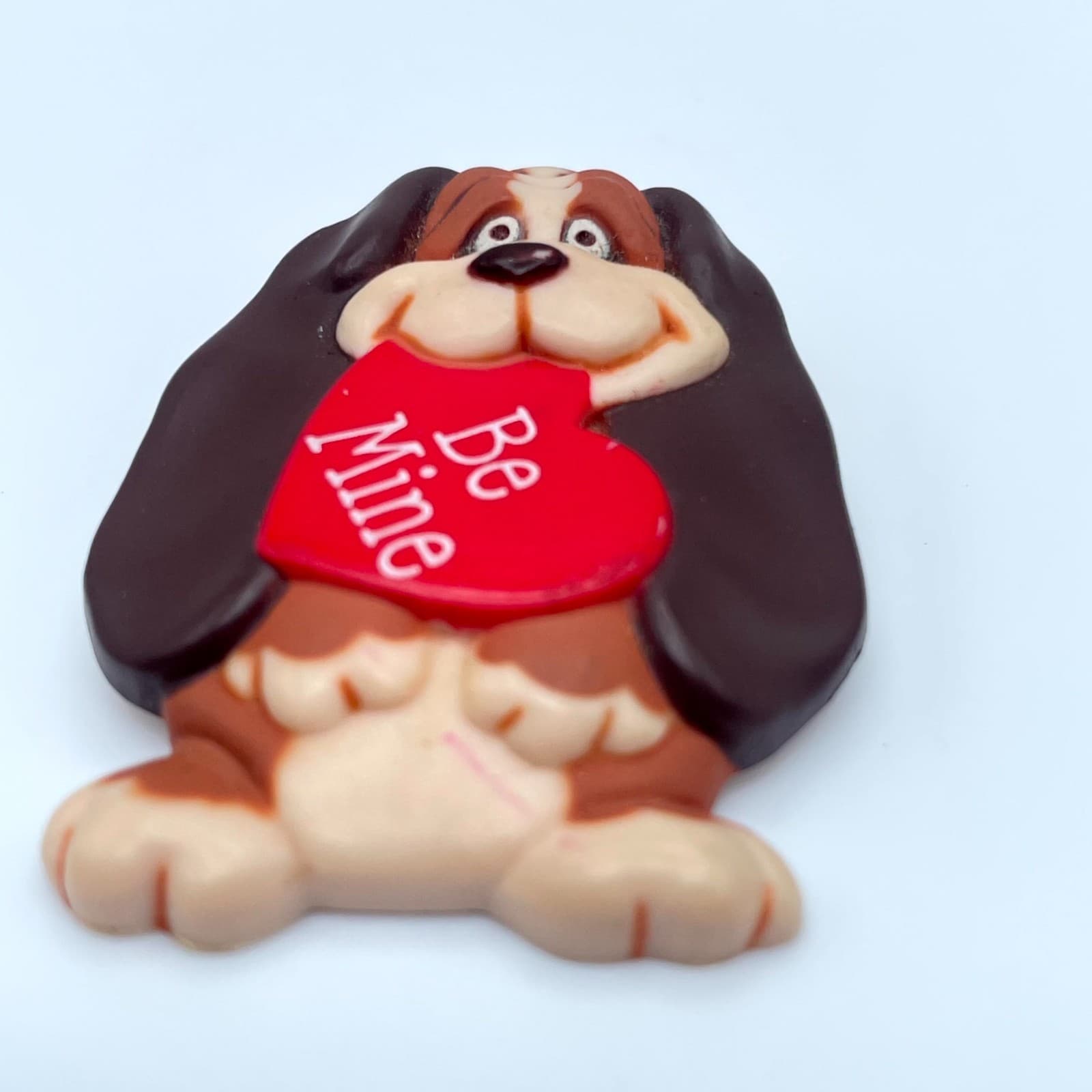 Vintage 1986 Hallmark Brown Red Heart Basset Hound Dog "Be Mine" Brooch Pin - Thumbnail 6