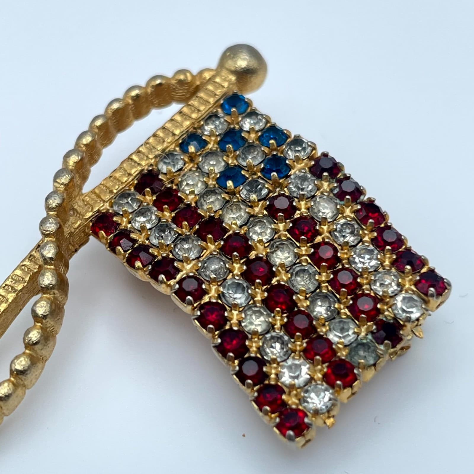 VTG Gold-Tone Patriotic Prong Faceted Rhinestone USA American Flag Brooch Pin - Thumbnail 5
