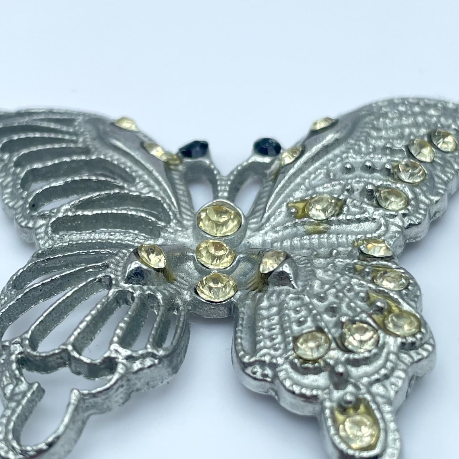 VTG Silver-Tone Engraved Metal Faceted Rheinstone Embellished Butterfly Brooch - Thumbnail 5
