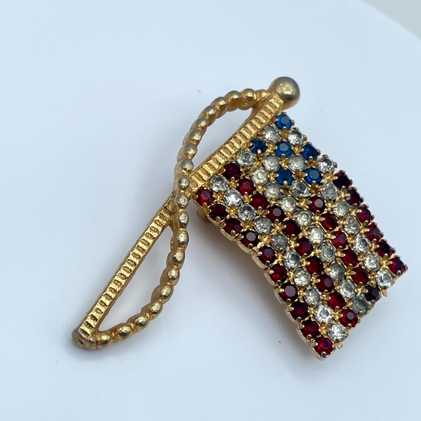 VTG Gold-Tone Patriotic Prong Faceted Rhinestone USA American Flag Brooch Pin - Thumbnail 6