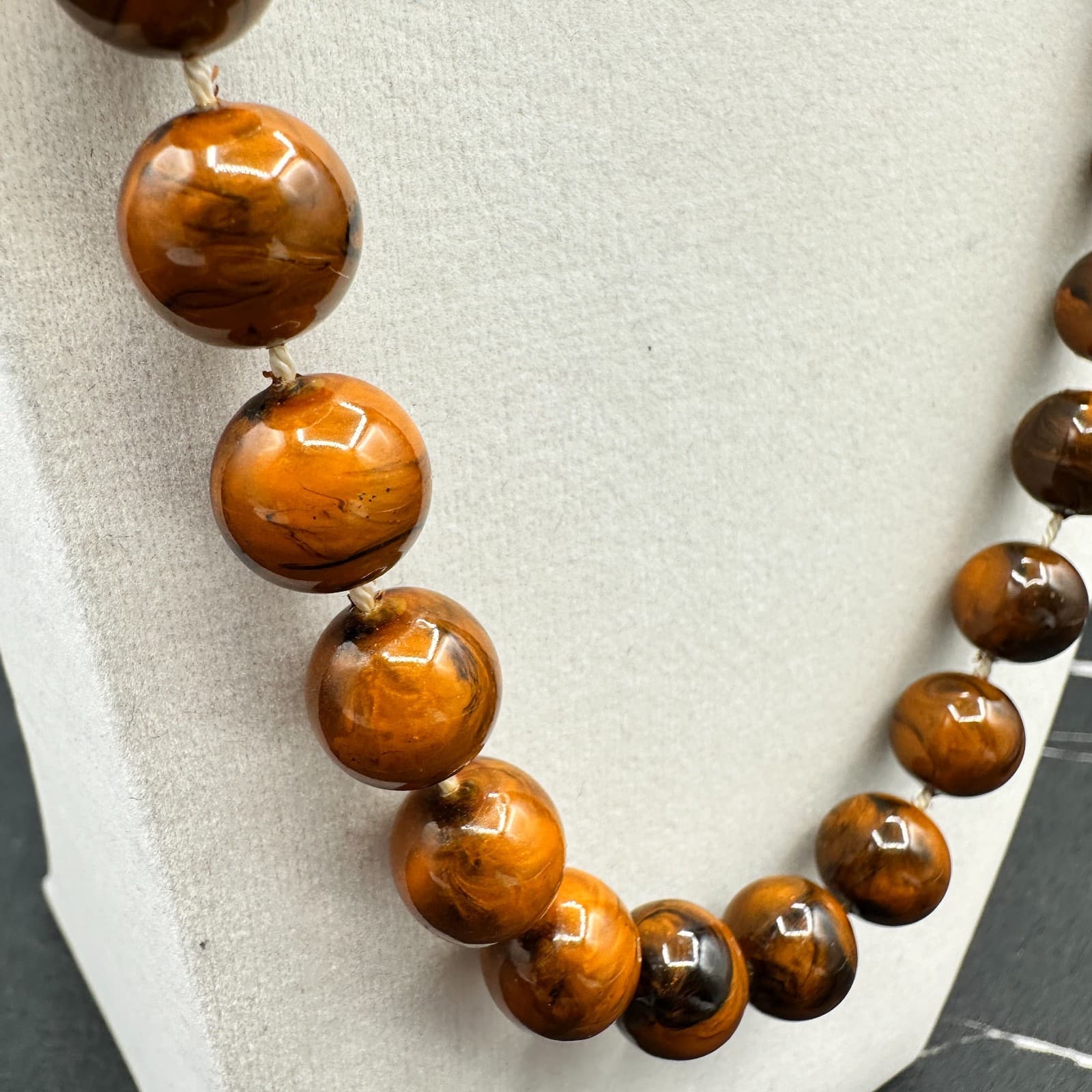 VTG 90s Amber Brown Swirl Acrylic Beaded Necklace Round Retro Classic Jewelry - Thumbnail 5
