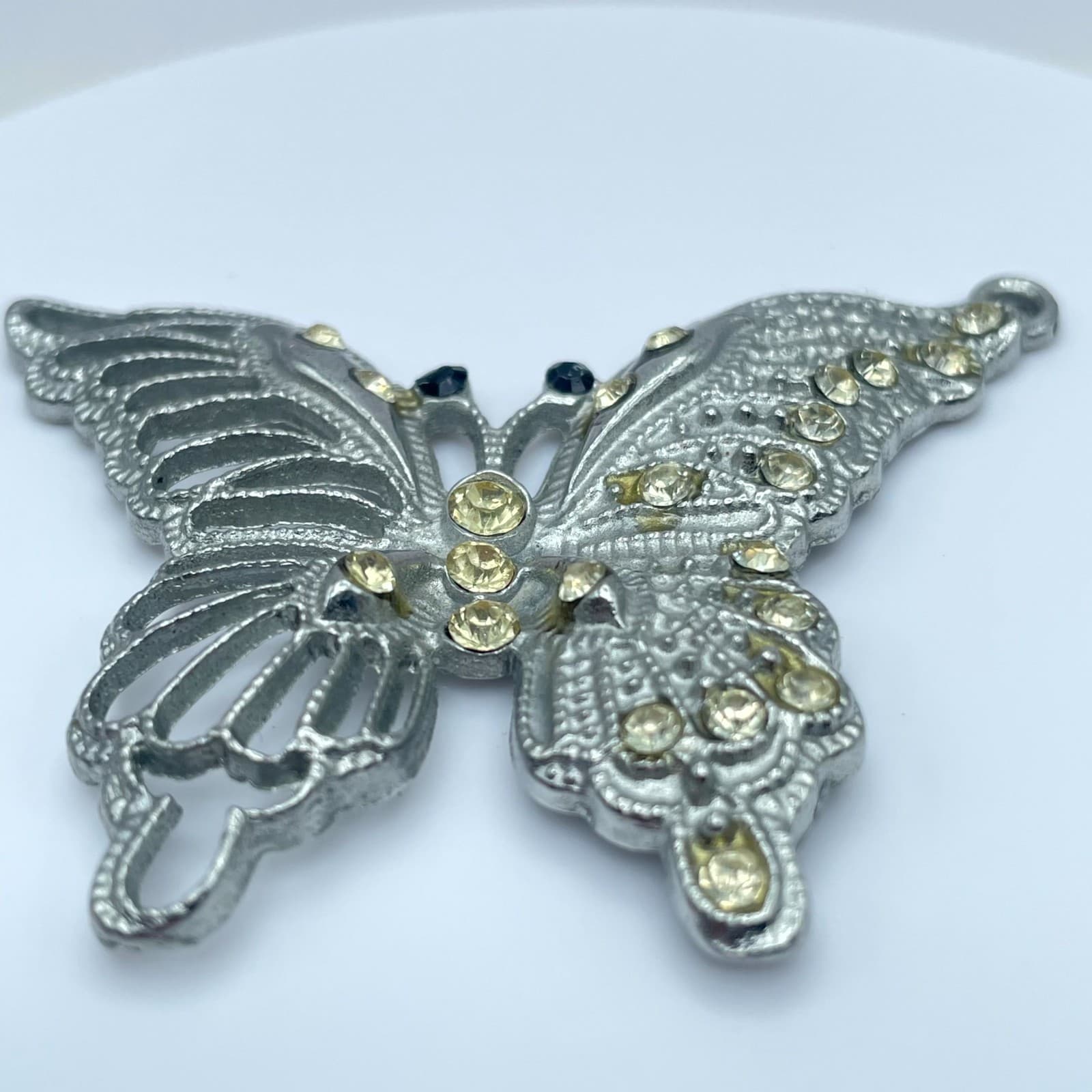 VTG Silver-Tone Engraved Metal Faceted Rheinstone Embellished Butterfly Brooch - Thumbnail 4