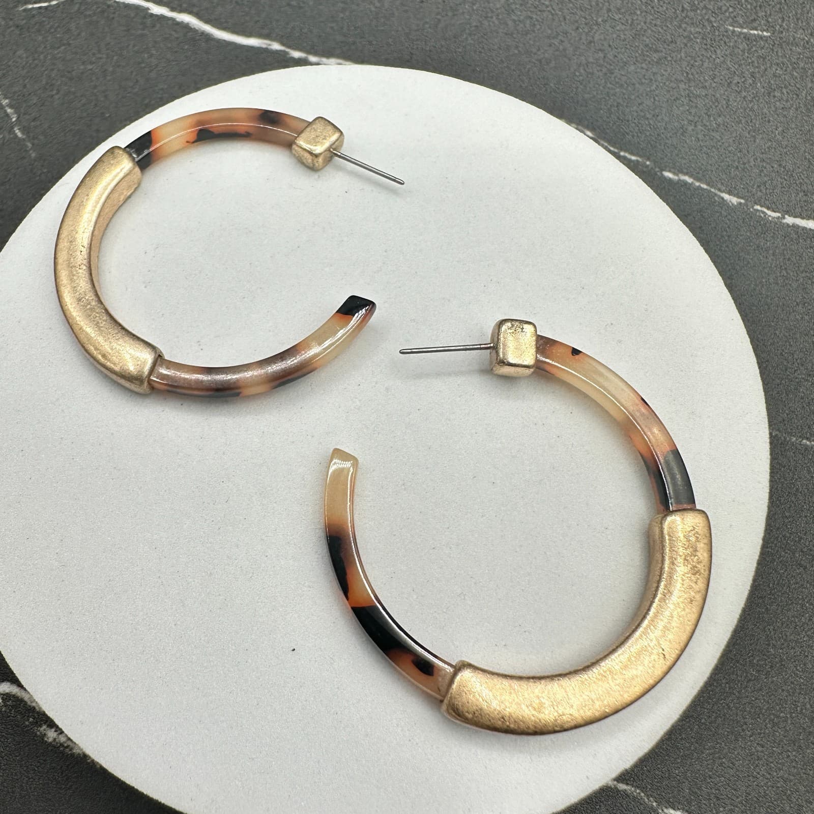 Vintage Tortoiseshell C Hoop Earrings Gold Tone Matte Resin Open Fashion Post - Thumbnail 6