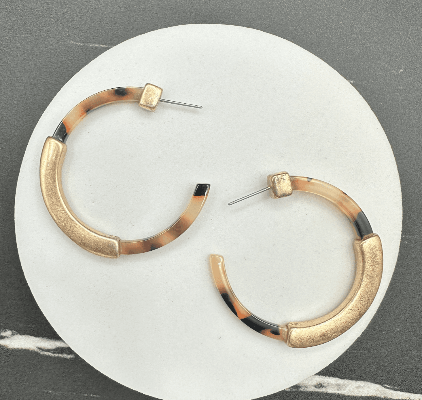 Vintage Tortoiseshell C Hoop Earrings Gold Tone Matte Resin Open Fashion Post - Thumbnail 2