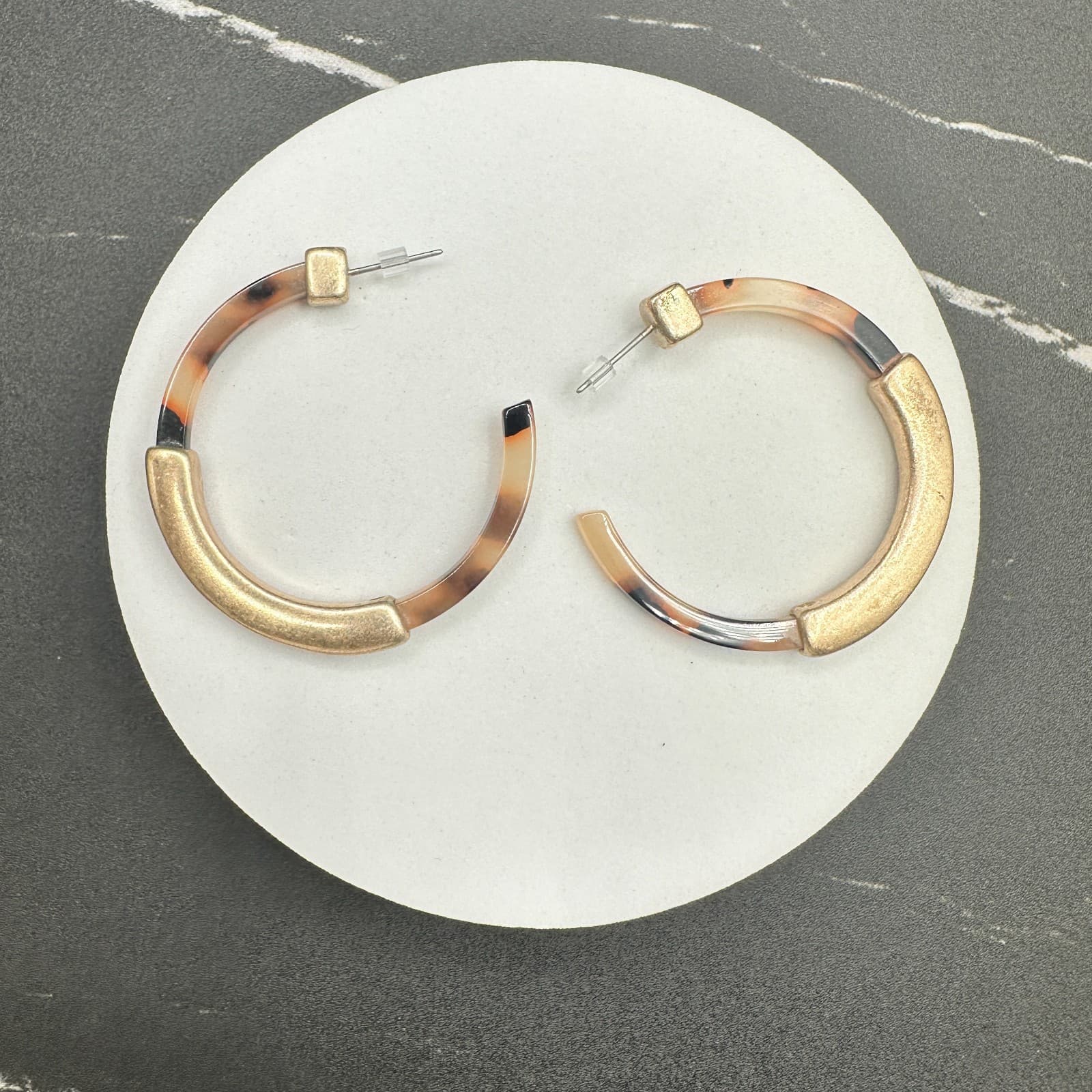 Vintage Tortoiseshell C Hoop Earrings Gold Tone Matte Resin Open Fashion Post - Thumbnail 7