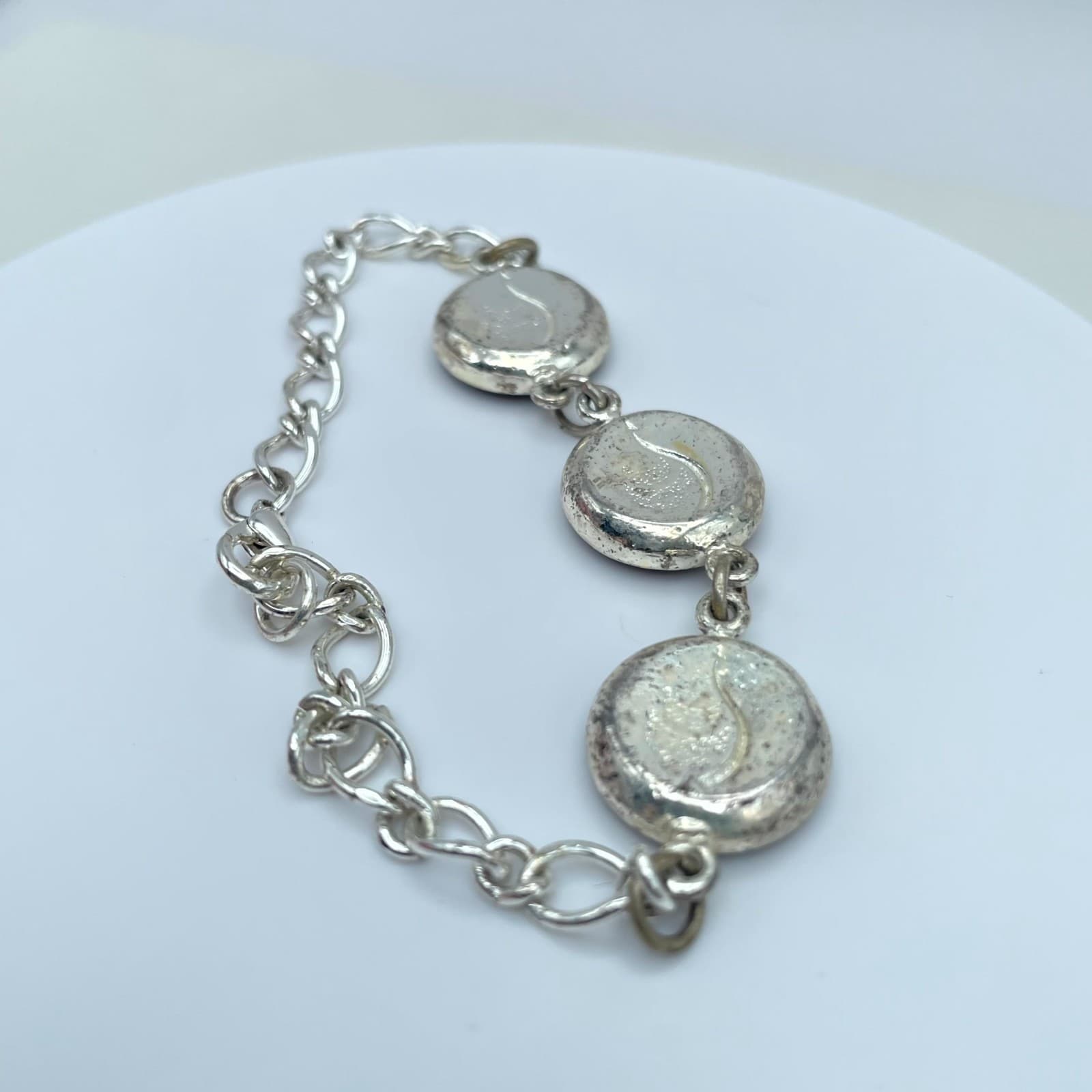 Silver-Tone Curb Link Chain Lunar Cycle Solar Eclipse Medallion Lobster Bracelet - Thumbnail 3