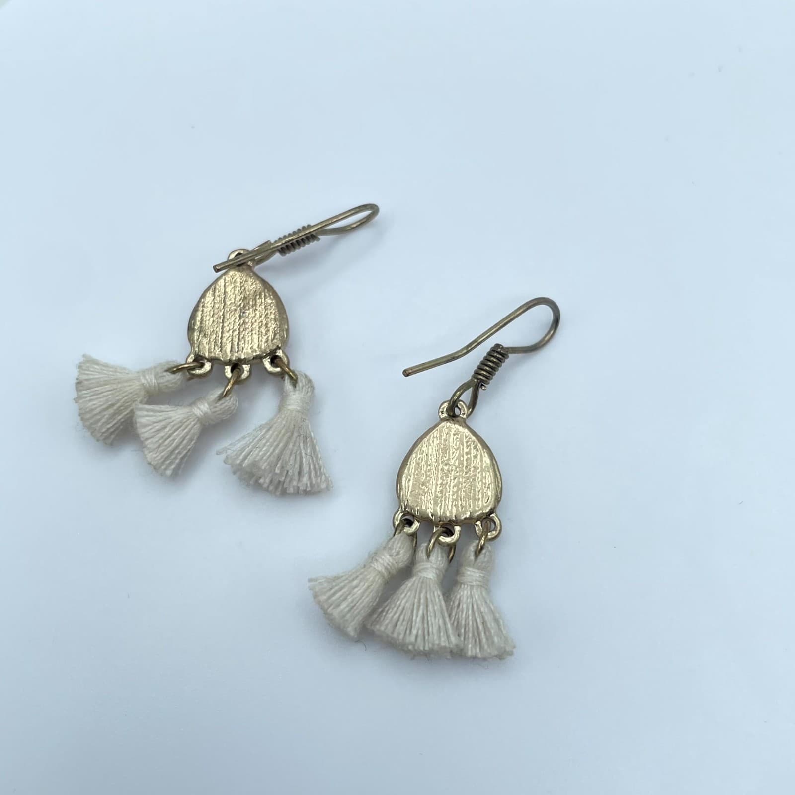 Boho-Chic Western Gold-Tone Howlite Center Tassel Dangle French Hook Earrings - Thumbnail 4