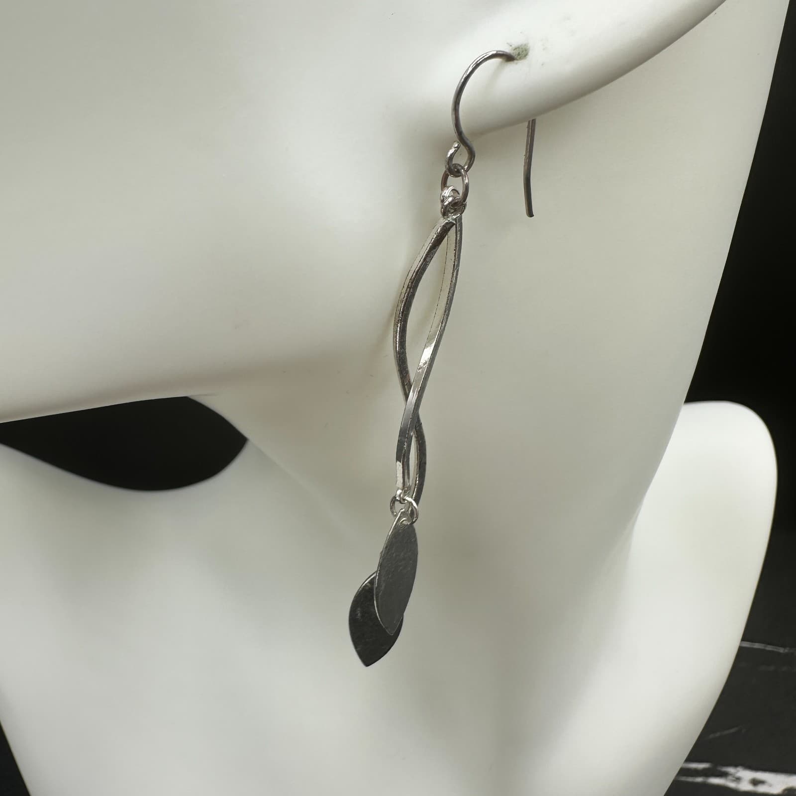 Vintage Silver Tone Long Leaf Dangle Earrings Minimalist Twisted Drop Jewelry - Thumbnail 7