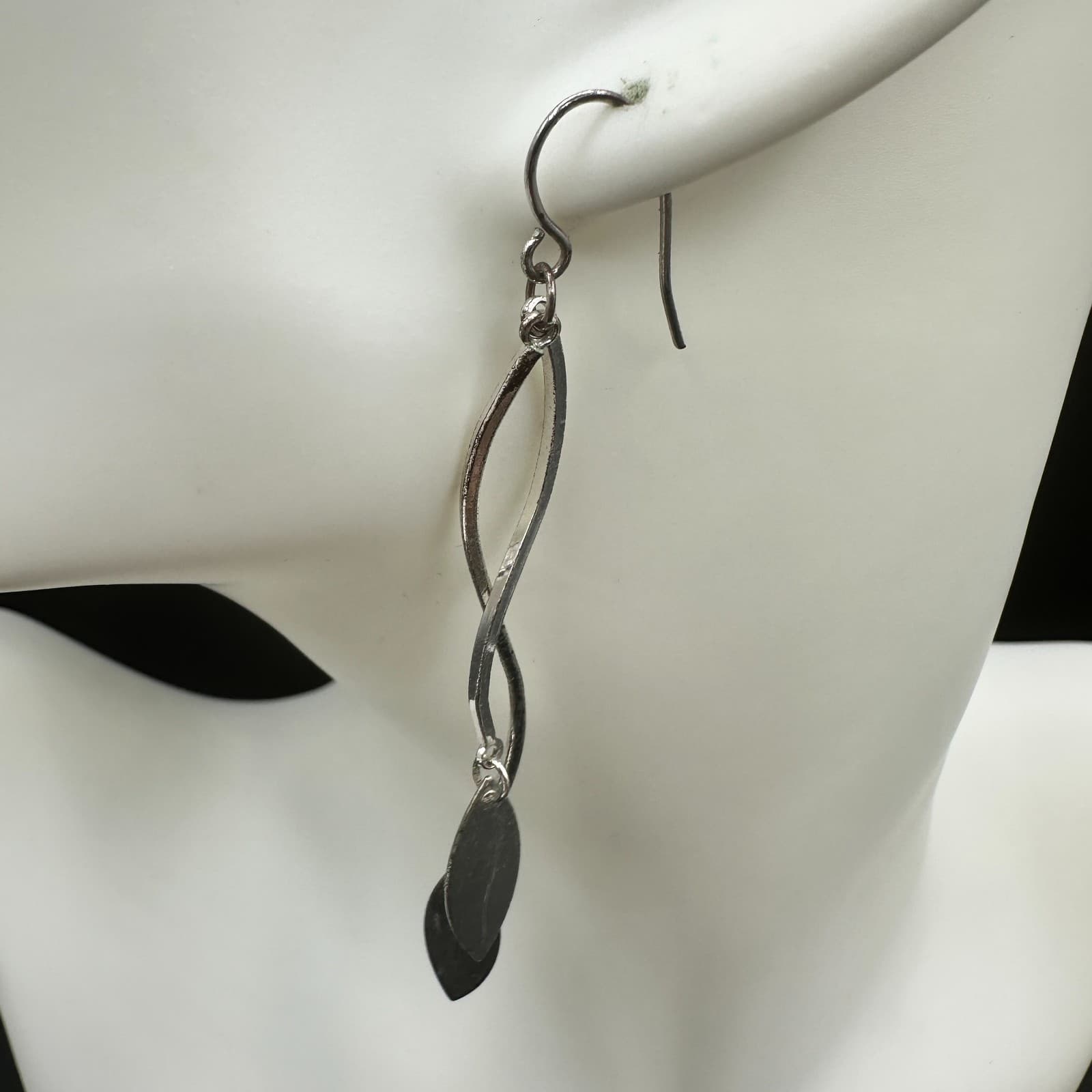 Vintage Silver Tone Long Leaf Dangle Earrings Minimalist Twisted Drop Jewelry - Thumbnail 8