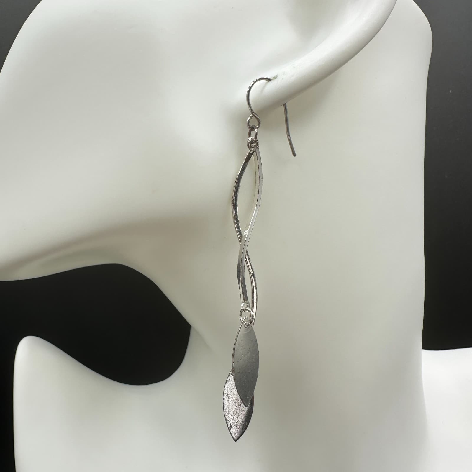 Vintage Silver Tone Long Leaf Dangle Earrings Minimalist Twisted Drop Jewelry - Thumbnail 2